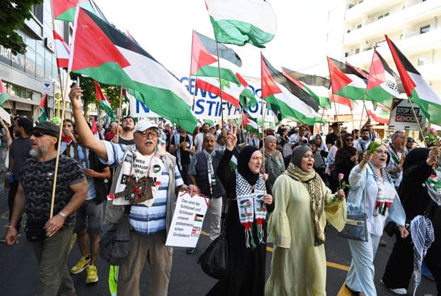 Pro-Palestinian rally in Berlin BERLIN, GERMANY - AUGUST 08: Protesters gather and march through the streets during a pro-Palestinian demonstration in Berlin, Germany, on August 08, 2026. Participants carried banners and flags to express solidarity with the Palestinian people and call for an immediate end to the war in Gaza. Volodymyr Sindieiev Anadolu Berlin Germany. Editorial use only. Please get in touch for any other usage.  Copyright: x2026xAnadoluxVolodymyrxSindieievx