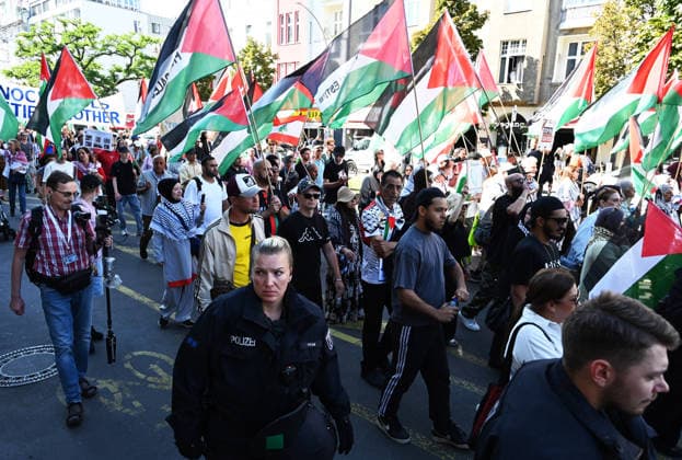 Pro-Palestinian rally in Berlin BERLIN, GERMANY - AUGUST 08: Police take security measures as protesters gather and march through the streets during a pro-Palestinian demonstration in Berlin, Germany, on August 08, 2026. Participants carried banners and flags to express solidarity with the Palestinian people and call for an immediate end to the war in Gaza. Volodymyr Sindieiev Anadolu Berlin Germany. Editorial use only. Please get in touch for any other usage.  Copyright: x2026xAnadoluxVolodymyrxSindieievx