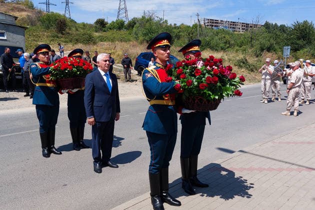 SOUTH OSSETIA, TSKHINVAL - AUGUST 8, 2026: South Ossetia s interim president Marat Kambolov (C midground) takes part in a flower laying ceremony at the monument marking the site where defenders of Tskhinval were killed during Georgia s aggression against South Ossetia in 2008. Alyona Tedeyeva TASS  95914237
