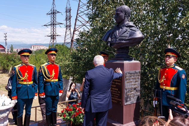 SOUTH OSSETIA, TSKHINVAL - AUGUST 8, 2026: South Ossetia s interim president Marat Kambolov (C) takes part in a flower laying ceremony at the monument marking the site where defenders of Tskhinval were killed during Georgia s aggression against South Ossetia in 2008. Alyona Tedeyeva TASS  95914239