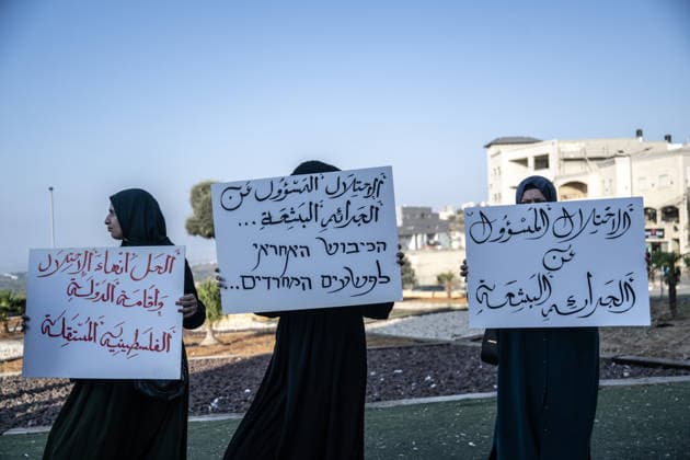 News Bilder des Tages Attacks on Gaza and violations in West Bank protested in Israel UMM AL-FAHM, ISRAEL - AUGUST 08: Palestinian citizens of Israel referred to as 48 Arabs, stage a protest demanding that Israel end its violations in Gaza and the West Bank, in Umm al-Fahm, Israel on August 08, 2026. Attended by both Arab and Jewish local residents, the demonstration featured banners denouncing Israel s attacks on the Gaza Strip and its settlement policy and violations in the West Bank. Mostafa Alkharouf Anadolu Haifa Israel. Editorial use only. Please get in touch for any other usage.  Copyright: x2026xAnadoluxMostafaxAlkharoufx