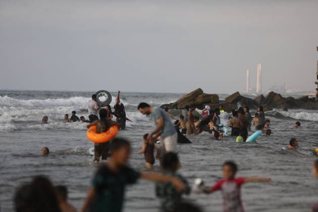 Palestinian families seek respite from summer heat on Gaza beach Palestinian families gather on the beach in Gaza City to escape the summer heat and spend time by the sea, as tents sheltering displaced Palestinians line the coast, on August 8, 2026. Residents seek moments of rest amid difficult living conditions caused by the war. Photo by Bilal Osama apaimages Gaza city Gaza Strip Palestinian Territory 080826_Gaza_BO_02(35) Copyright: xapaimagesxBilalxOsamax xapaimagesx
