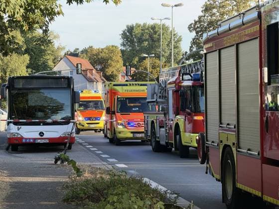 Brückenspringer mutmaßlich nach sprung nicht mehr aufgetaucht - Großeinsatz am Rhein-Herne Kanal - Nähe der Cranger Kirmes - Recklinghäuser Straßenbrücke 7aIMG: 0568837 Brückenspringer mutmaßlich nach sprung nicht mehr aufgetaucht - Großeinsatz am Rhein-Herne Kanal - Nähe der Cranger Kirmes - Recklinghäuser StraßenbrückeNordrhein-Westfalen, Herne *** Bridge Jumper Presumed Not to Have Resurfaced After Jump; Major Search Operation on the Rhine-Herne Canal Near the Cranger Kirmes Recklinghausen Road Bridge 7aIMG 0568837 Bridge Jumper Presumed Not to Have Resurfaced After Jump; Major Search Operation on the Rhine-Herne Canal near the Cranger Kirmes and the Recklinghausen road bridge, North Rhine-Westphalia, Herne Copyright: 7aktuell.dex xMarcxGruber 0568837 20260808_7a_express_20260808_9604_568837
