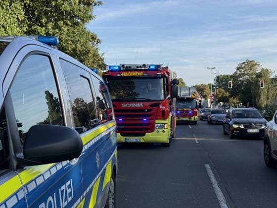 Brückenspringer mutmaßlich nach sprung nicht mehr aufgetaucht - Großeinsatz am Rhein-Herne Kanal - Nähe der Cranger Kirmes - Recklinghäuser Straßenbrücke 7aIMG: 0568841 Brückenspringer mutmaßlich nach sprung nicht mehr aufgetaucht - Großeinsatz am Rhein-Herne Kanal - Nähe der Cranger Kirmes - Recklinghäuser StraßenbrückeNordrhein-Westfalen, Herne *** Bridge Jumper Presumed Not to Have Resurfaced After Jump; Major Search Operation on the Rhine-Herne Canal Near the Cranger Kirmes Recklinghausen Road Bridge 7aIMG 0568841 Bridge Jumper Presumed Not to Have Resurfaced After Jump; Major Search Operation on the Rhine-Herne Canal near the Cranger Kirmes and the Recklinghausen road bridge, North Rhine-Westphalia, Herne Copyright: 7aktuell.dex xMarcxGruber 0568841 20260808_7a_express_20260808_9604_568841