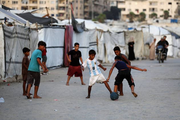 Palestinian children play near displacement tents on Gaza City beach Palestinian children play near tents sheltering displaced families on the beach in Gaza City, on August 7, 2026. The children continue their daily activities amid displacement and difficult living conditions caused by the war. Photo by Bilal Osama apaimages Gaza city Gaza Strip Palestinian Territory 080826_Gaza_BO_03(32) Copyright: xapaimagesxBilalxOsamax xapaimagesx