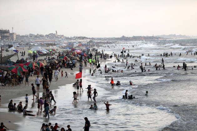 Palestinian families seek respite from summer heat on Gaza beach Palestinian families gather on the beach in Gaza City to escape the summer heat and spend time by the sea, as tents sheltering displaced Palestinians line the coast, on August 8, 2026. Residents seek moments of rest amid difficult living conditions caused by the war. Photo by Bilal Osama apaimages Gaza city Gaza Strip Palestinian Territory 080826_Gaza_BO_02(68) Copyright: xapaimagesxBilalxOsamax xapaimagesx