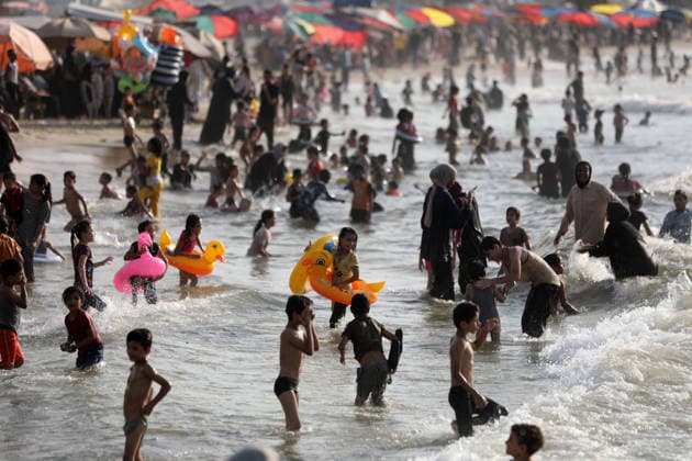 Palestinian families seek respite from summer heat on Gaza beach Palestinian families gather on the beach in Gaza City to escape the summer heat and spend time by the sea, as tents sheltering displaced Palestinians line the coast, on August 8, 2026. Residents seek moments of rest amid difficult living conditions caused by the war. Photo by Bilal Osama apaimages Gaza city Gaza Strip Palestinian Territory 080826_Gaza_BO_02(11) Copyright: xapaimagesxBilalxOsamax xapaimagesx