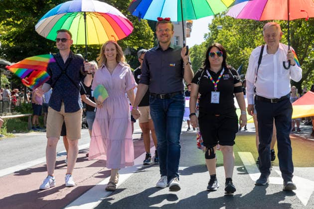 Reportage 08.08.2026 Die Demo zum CSD 2026 in Nürnberg am Samstag durch die Nürnberger Innenstadt, Motto: Nürnberg Liebt!, Bürgermeister Marcus König (Mitte) führte den Demo-Zug auch dieses Jahr wieder an, Zweite Rechts: Daniela Walcher, Co-Vorsitzende des Fördervereins CSD Nünberg e.V. Nürnberg Bayern Deutschland *** Report, August 8, 2026: The 2026 CSD parade in Nuremberg took place on Saturday through downtown Nuremberg under the slogan Nuremberg Loves. Mayor Marcus König (center) led the parade once again this year; second from the right is Daniela Walcher, Co-Chair of the CSD Nuremberg e.V. Support Association, Nuremberg, Bavaria, Germany