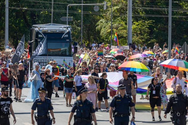 Reportage 08.08.2026 Die Demo zum CSD 2026 in Nürnberg am Samstag durch die Nürnberger Innenstadt, Motto: Nürnberg Liebt!, Die Demo beginnt, abgesichert durch die Polizei Nürnberg Bayern Deutschland *** Report, August 8, 2026: The 2026 CSD parade in Nuremberg on Saturday winds through downtown Nuremberg under the slogan Nuremberg Loves. The parade begins, with police providing security. Nuremberg, Bavaria, Germany