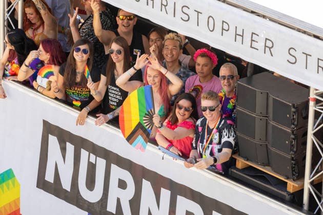 Reportage 08.08.2026 Die Demo zum CSD 2026 in Nürnberg am Samstag durch die Nürnberger Innenstadt, Motto: Nürnberg Liebt!, Der erste Wagen vom Förderverein mit dem Motto Nürnberg Liebt! Nürnberg Bayern Deutschland *** Report, August 8, 2026: The 2026 CSD parade in Nuremberg on Saturday wound its way through downtown Nuremberg under the slogan Nuremberg Loves. The first float from the support association bore the slogan Nuremberg Loves Nuremberg, Bavaria, Germany.