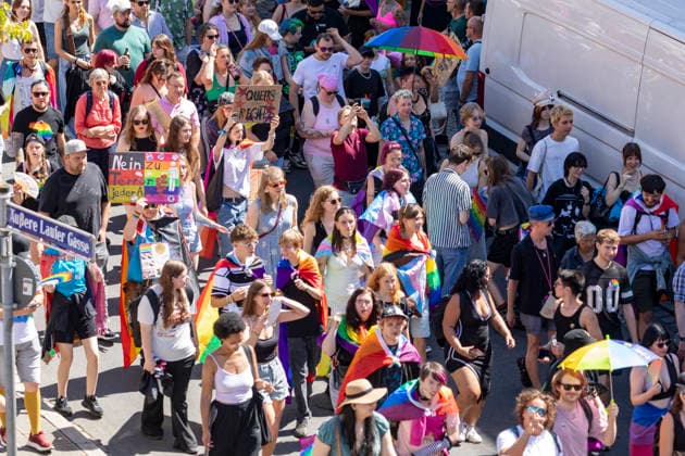 Reportage 08.08.2026 Die Demo zum CSD 2026 in Nürnberg am Samstag durch die Nürnberger Innenstadt, Motto: Nürnberg Liebt!, Die Teilnehmenden des CSD 2026 Nürnberg Bayern Deutschland *** Report, August 8, 2026: The 2026 CSD parade in Nuremberg on Saturday through downtown Nuremberg, with the slogan Nuremberg Loves. Participants in the 2026 CSD in Nuremberg, Bavaria, Germany