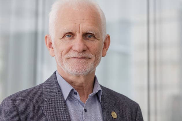 New Belarus Conference in Warsaw - 08 Aug 2026 Nobel Peace Prize laureate Ales Bialiatski poses for photographers during the New Belarus Conference. The New Belarus Conference was held in Warsaw bringing together representatives of Belarusian democratic forces, activists, former political prisoners, civil society representatives and international partners. The conference was held ahead of the sixth anniversary of the August 2020 presidential election in Belarus and focused on political and social changes in recent years, support networks for Belarusians and Belarus, the regional outlook and the role of Belarusian democratic forces in these processes. Warsaw Poland Copyright: xVolhaxShukailax xSOPAxImagesx VSHUKAILA_3740