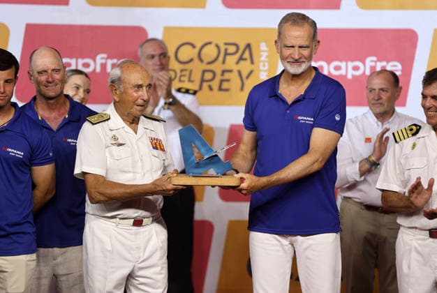 King Felipe VI Presents Awards to the Champions of the 44th Copa del Rey Sailing Regatta King Felipe VI during the awards ceremony for the 44th Copa del Rey Mapfre Sailing Regatta at the Almudaina Palace on August 8, 2026, in Palma de Mallorca, Balearic Islands, Spain This is one of the most important regattas in the Mediterranean, which has met participation expectations, featuring six highly competitive classes and already exceeding 100 registered teams, representing nearly twenty countries, with almost a thousand sailors in a competition that begins on Tuesday, August 4, and ends on Saturday, August 8. AWARDS SAILING REGATTAS BOATS Raú Spain  Copyright: xRaulxTerrelx 7706589