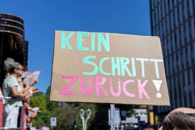 Die Ruhrpride 2026 in Essen. 08.08.2026, EU, DEU, Deutschland, Nordrhein-Westfalen, Essen: Nach dem Anschlag in Berlin fand die Ruhr Pride bzw. der CSD unter dem inoffiziellen Motto Jetzt erst recht statt. Wie in den letzten Jahren zog die Demonstration vom Messeparkplatz in Rüttenscheid am Bahnhof vorbei zum Kennedyplatz in der Innenstadt. An der Spitze der Demonstration mit mehreren 1000 Personen stand der CDU-Oberbürgermeister Thomas Kufen. EU, DEU, Germany, North Rhine-Westphalia, Essen: Following the attack in Berlin, Ruhr Pride or the CSD took place under the unofficial slogan ˜Now more than ever™. As in previous years, the march set off from the exhibition centre car park in Rüttenscheid, passed the railway stat