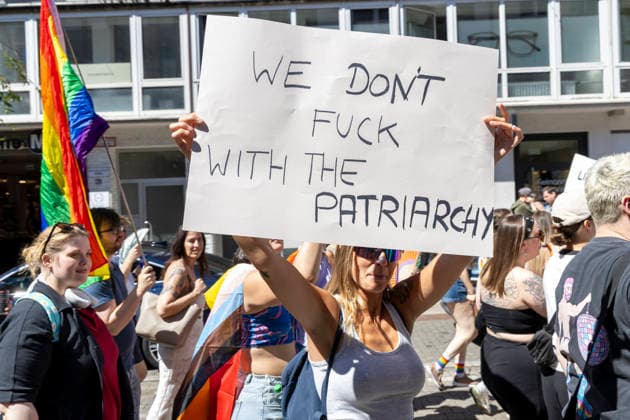 Die Ruhrpride 2026 in Essen. 08.08.2026, EU, DEU, Deutschland, Nordrhein-Westfalen, Essen: Nach dem Anschlag in Berlin fand die Ruhr Pride bzw. der CSD unter dem inoffiziellen Motto Jetzt erst recht statt. Wie in den letzten Jahren zog die Demonstration vom Messeparkplatz in Rüttenscheid am Bahnhof vorbei zum Kennedyplatz in der Innenstadt. An der Spitze der Demonstration mit mehreren 1000 Personen stand der CDU-Oberbürgermeister Thomas Kufen. EU, DEU, Germany, North Rhine-Westphalia, Essen: Following the attack in Berlin, Ruhr Pride or the CSD took place under the unofficial slogan ˜Now more than ever™. As in previous years, the march set off from the exhibition centre car park in Rüttenscheid, passed the railway stat