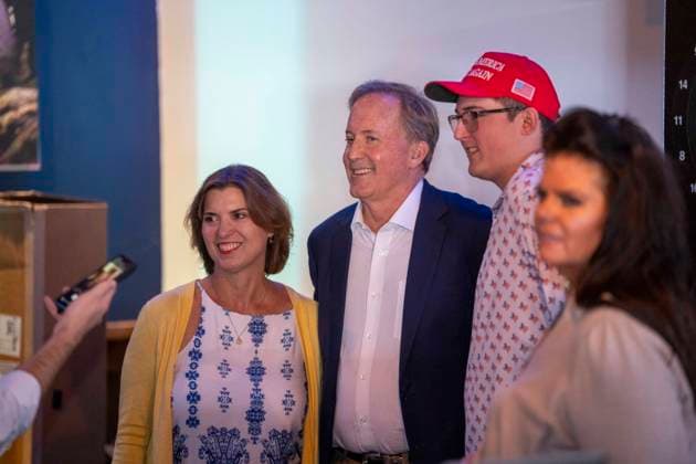 August 8, 2026, San Antonio, Tx, United States: U.S. Senate candidate KEN PAXTON, the current Texas attorney general, speaks to a Republican crowd of 250 at the Angry Elephant bar in north San Antonio on August 8, 2026. Paxton is chasing Democrat James Talarico (not shown) for the U.S. Senate seat now held by John Cornyn in a close race. San Antonio United States - ZUMAd150 20260808_znp_d150_032 Copyright: xBobxDaemmrichx