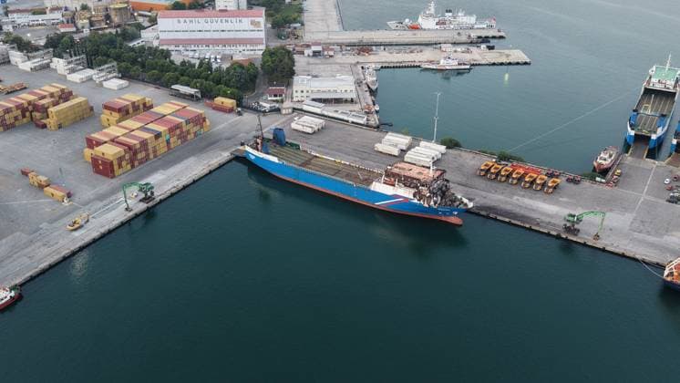 (260808) -- SAMSUN, Aug. 8, 2026 -- The cargo vessel Nadezhda which was attacked by drones, is docked at the port of Samsun, T¨¹rkiye, Aug. 8, 2026. A Turkish cargo vessel was attacked by drones about 30 nautical miles off Russia s Black Sea port of Novorossiysk, injuring four crew members, three of them Turkish nationals, T¨¹rkiye s Ihlas News Agency reported Monday. ( Handout via Xinhua) T?RKIYE-SAMSUN-CARGO VESSEL-BLACK SEA ATTACK-PORT MustafaxKaya 