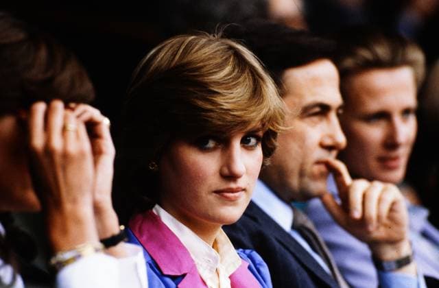 Prinzessin Diana während des Staatsbesuchs in der Bundesrepublik Deutschland. Sie blickt direkt in die Kamera. BRD, November 1987. Deutschland *** Princess Diana during of State visit in the Federal Republic Germany you looks directly in the Camera FRG, November 1987 Germany Copyright: xUnitedxArchivesx xSvenxSimonxArchive SVS_94060000920