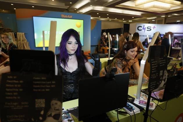August 8, 2026, St. Petersburg, Florida, USA: ModelsCrimson Kitten and Charlette Webb are among the dozens of performers live-streaming to their followers from the the Fetish Con trade show on Saturday, Aug. 8, 2026 in St. Petersburg. St. Petersburg USA - ZUMAs70_ 20260808_zan_s70_006 Copyright: xLuisxSantanax