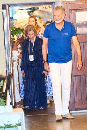 August 9, 2026, Palma, Balearic Islands, Spain: King Felipe VI of Spain, Crown Princess Leonor, The former Queen Sofia attends family dinner at Mia Restaurant on August 9, 2026 in Palma, Spain Palma Spain  - ZUMAg15_ 20260809_zaf_g15_003 Copyright: xJackxAbuinx