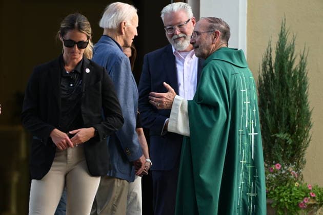 Biden Attends Church in Wilmington, DE Former United States President Joe Biden is seen talking with parishioners as he leaves mass at Saint Joseph on the Brandywine Church in Wilmington, Delaware, United States on Saturday, August 8, 2026. During an interview with the BBC, his son Hunter Biden recently revealed his father’s prostate cancer has spread and is very painful for the former President. Credit: Kyle Mazza CNP Wilmington Delaware United States of America EDITORIAL USE ONLY Copyright: xx KMZ_0858 KylexMazzax-xCNPx cnpphotos339036