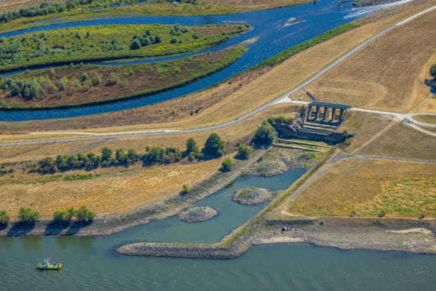 Luftbild, neu Emschermündung bei Niedrigwasser, Dinslaken und Voerde, historisches Niedrigwasser am Rhein, Orsoy, Rheinberg, Ruhrgebiet, Nordrhein-Westfalen, Deutschland !ACHTUNGxMINDESTHONORARx60xEURO! *** Aerial view, recent photo of the Ems estuary at low water, Dinslaken and Voerde, historical low water levels on the Rhine, Orsoy, Rheinberg, Ruhr region, North Rhine-Westphalia, Germany ATTENTION: MINIMUM FEE: 60 EUR