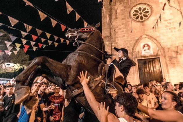 August 8, 2026, Llucmacanes, Menorca Balearic Islands, Spain: A caixer, or horse rider, rears his horse amid a cheering crowd during the traditional Jaleo at the Sant Gaieta Festival in Llucmacanes Llucmacanes Spain - ZUMAo105 20260808_fap_o105_025 Copyright: xMatthiasxOesterlex