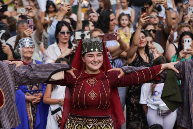 ARMENIA, YEREVAN - AUGUST 8, 2026: People in traditional clothes dance during the Siroooon Arm Fest festival celebrating Armenian culture, in Seasons Park. Alexander Patrin TASS  95915078