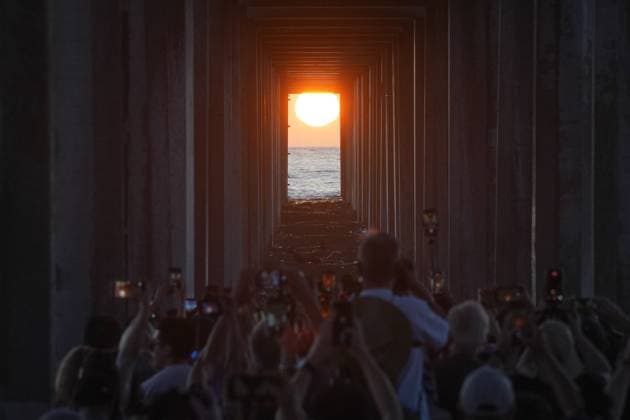 August 8, 2026, San Diego, California, United States: People gather at Scripps Pier to photograph Scrippshenge on Saturday, August 8, 2026, in San Diego, California. San Diego United States - ZUMAs197 20260808_aaa_s197_217 Copyright: xWaixLeexMichaelxHox