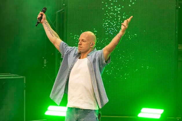 Culcha Candela live beim Monster Open Air im Amphitheater Hanau Culcha Candela live im Amphitheater Hanau, Auftritt von Culcha Candela beim Monster Open Air, Open-Air-Konzert am 8. August 2026 in Hanau, Konzertbeginn gegen 19:30 Uhr, Culcha Candela während des Live-Auftritts auf der Bühne, Musiker und Sänger während des Konzerts, Background-Tänzer und Background-Sänger während der Bühnenshow, Tanz- und Gesangseinlagen auf der Bühne, Live-Musik vor Publikum, Bühnenshow und Konzertatmosphäre im Amphitheater Hanau, Fans und Konzertbesucher während der Veranstaltung, gastronomisches Angebot mit Speisen und Getränken auf dem Veranstaltungsgelände, sommerliches Open-Air-Konzert in Hanau, Hessen, Deutschland. Hanau Main-Kinzig-Kreis