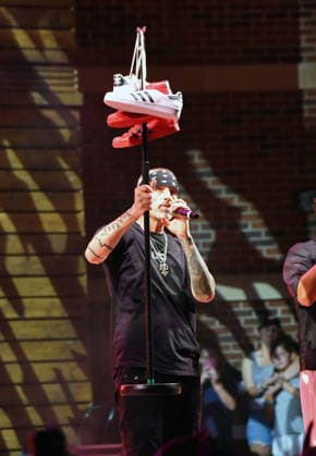 August 9, 2026, Woodstock, Georgia, USA: Brad Fischetti of LFO, with sneakers in honor of Rich Cronin and Devin Lima at Pop 2000 Tour at the Woodstock Summer Concert Series, Woodstock, Georgia. August 8, 2026 Woodstock USA  - ZUMAs380 20260809_zep_s380_010 Copyright: xDerekxStormx