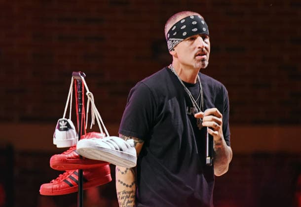 August 9, 2026, Woodstock, Georgia, USA: Brad Fischetti of LFO, with sneakers in honor of Rich Cronin and Devin Lima at Pop 2000 Tour at the Woodstock Summer Concert Series, Woodstock, Georgia. August 8, 2026 Woodstock USA  - ZUMAs380 20260809_zep_s380_018 Copyright: xDerekxStormx
