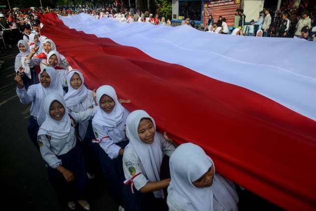 August 9, 2026, Bogor, West Java, Indonesia: Students take part in carrying a 500-metre-long national flag as they marched through the streets of Bogor, West Java, during the ˜Merah Putih™ Festival parade ahead of Indonesia™s 81st Independence Day celebrations. Bogor Indonesia - ZUMAa216 20260809_zip_a216_001 Copyright: xAdrianaxAdiex