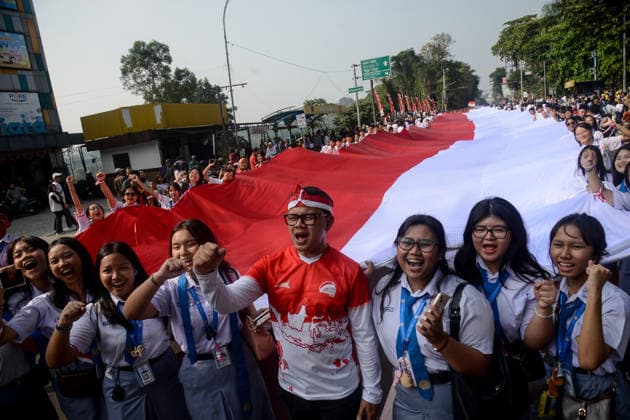 August 9, 2026, Bogor, West Java, Indonesia: Students take part in carrying a 500-metre-long national flag as they marched through the streets of Bogor, West Java, during the ˜Merah Putih™ Festival parade ahead of Indonesia™s 81st Independence Day celebrations. Bogor Indonesia - ZUMAa216 20260809_zip_a216_002 Copyright: xAdrianaxAdiex