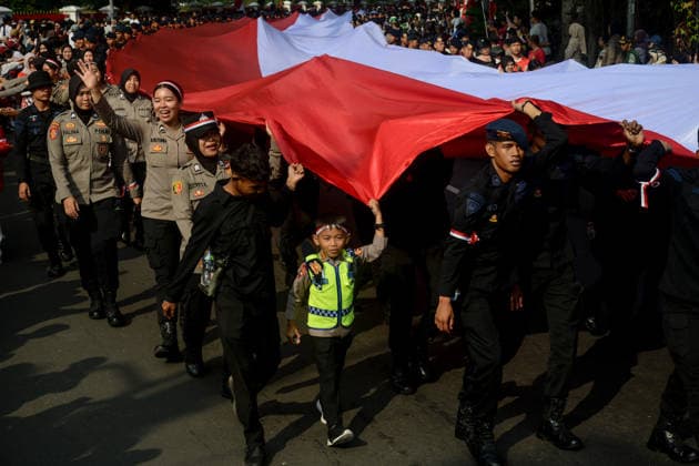 August 9, 2026, Bogor, West Java, Indonesia: Indonesian Mobile Brigade Corps take part in carrying a 500-metre-long national flag as they marched through the streets of Bogor, West Java, during the ˜Merah Putih™ Festival parade ahead of Indonesia™s 81st Independence Day celebrations. Bogor Indonesia - ZUMAa216 20260809_zip_a216_007 Copyright: xAdrianaxAdiex