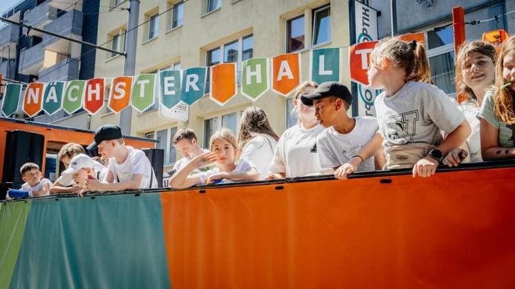 Cranger Kirmesumzug - Einen Tag nach dem dem Auftakt: Cranger Kirmesumzug durch die Stadt im Livestream bei der WAZ. Am 08.08.2026 in Herne ** NUR FÜR REDAKTIONELLE ZWECKE ** EDITORIAL USE ONLY **<p>Cranger Kirmesumzug - Einen Tag nach dem dem Auftakt: Cranger Kirmesumzug durch die Stadt im Livestream bei der WAZ. Am 08.08.2026 in Herne Herne Copyright: ChristophxJendral *** Cranger Kirmes Parade: One day after the kickoff, the Cranger Kirmes parade through the city will be livestreamed by the WAZ on August 8, 2026, in Herne ** FOR EDITORIAL USE ONLY ** EDITORIAL USE ONLY ** p Cranger Kirmes Parade One day after the kickoff, the Cranger Kirmes parade through the city was livestreamed by the WAZ on August 8, 2026, in Herne Herne Copyrig Copyright: ChristophxJendral doc872nkodwtlc50r7c1cqx ,EDITORIAL USE ONLY