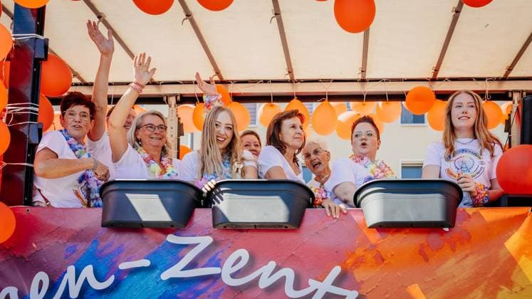 Cranger Kirmesumzug - Einen Tag nach dem dem Auftakt: Cranger Kirmesumzug durch die Stadt im Livestream bei der WAZ. Am 08.08.2026 in Herne ** NUR FÜR REDAKTIONELLE ZWECKE ** EDITORIAL USE ONLY **<p>Cranger Kirmesumzug - Einen Tag nach dem dem Auftakt: Cranger Kirmesumzug durch die Stadt im Livestream bei der WAZ. Am 08.08.2026 in Herne Herne Copyright: ChristophxJendral *** Cranger Kirmes Parade: One day after the kickoff, the Cranger Kirmes parade through the city will be livestreamed by the WAZ on August 8, 2026, in Herne ** FOR EDITORIAL USE ONLY ** EDITORIAL USE ONLY ** p Cranger Kirmes Parade One day after the kickoff, the Cranger Kirmes parade through the city was livestreamed by the WAZ on August 8, 2026, in Herne Herne Copyrig Copyright: ChristophxJendral doc872nlc0iczomzs8cvse ,EDITORIAL USE ONLY