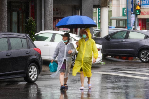 Typhoon Dolphin brings downpours to Taiwan as it moves toward China MIAOLI COUNTY, TAIWAN - AUGUST 9: People hold umbrellas amid downpours as Typhoon Dolphin brings torrential rains to the island before moving toward China, in Miaoli County, Taiwan, on August 9, 2026. The tropical cyclone is bringing heavy rains to several parts of Taiwan as it is expected to hit eastern China. Earlier this week, the typhoon slammed Japan, injuring five people and cutting power to 14,000 buildings. Daniel Ceng Anadolu Miaoli county Taiwan. Editorial use only. Please get in touch for any other usage.  Copyright: x2026xAnadoluxDanielxCengx