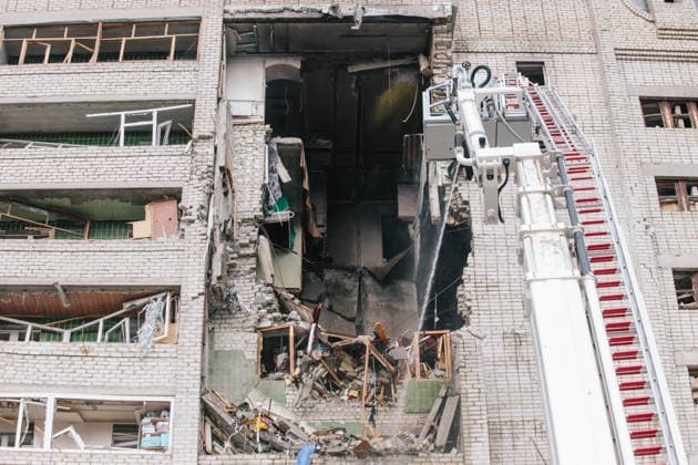 Consequences Of The Attack On Kharkiv Rescuers work to extinguish a fire at the site of damaged floors in Kharkiv, Ukraine, on August 9, 2026. On the morning of August 9, 2026, Russia attacked Kharkiv with jet drones, previously known as Banderol. One of the shells hit a residential high-rise building, causing floors 7 to 10 to collapse. According to the city hall, at least two people died. The rubble is being cleared. Kharkiv Ukraine  Copyright: xPavloxPakhomenkox originalFilename: pakhomenko-notitle260809_np0eX.jpg