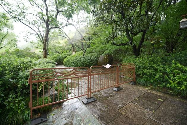 Typhoon Dolphin The Gushan scenic spot in West Lake is temporarily closed due to the upcoming landing of Typhoon Dolphin along the coast in Hangzhou, Zhejiang Province, China on August 9, 2026. Hangzhou Zhejiang China  Copyright: xCFOTOx i1786289844060