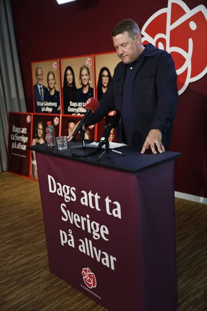 STOCKHOLM, SVERIGE 20260809 Socialdemokraternas partisekreterare Tobias Baudin (S) presenterar partiets valaffischer och kommande kampanjer vid en pressträff pa partihögkvarteret pa Sveavägen. STOCKHOLM SVERIGE x60160x *** STOCKHOLM, SWEDEN 20260809 Social Democratic Party Secretary Tobias Baudin (S) presents the party’s election posters and upcoming campaigns at a press conference at the party headquarters on Sveavägen, STOCKHOLM, SWEDEN x60160x  Copyright: xStefanxJerrevang TTx MAGDALENA ANDERSSON TALAR I STOCKHOLM aQZmPZ2ne20