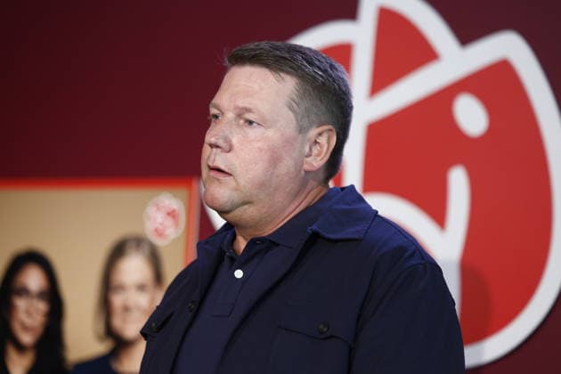 STOCKHOLM, SVERIGE 20260809 Socialdemokraternas partisekreterare Tobias Baudin (S) presenterar partiets valaffischer och kommande kampanjer vid en pressträff pa partihögkvarteret pa Sveavägen. STOCKHOLM SVERIGE x60160x *** STOCKHOLM, SWEDEN 20260809 Social Democratic Party Secretary Tobias Baudin (S) presents the party’s election posters and upcoming campaigns at a press conference at the party headquarters on Sveavägen, STOCKHOLM, SWEDEN x60160x  Copyright: xStefanxJerrevang TTx MAGDALENA ANDERSSON TALAR I STOCKHOLM cjNfhY09b00