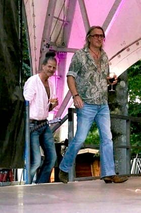 Philipp Feldtkeller Howard F. und Dieter Thomas Kuhn bei der Preview des Dokumentarfilms Und es war Sommer - Dieter Thomas Kuhn & Band beim Seh-Fest auf der Gilde Parkbühne. Hannover, 08.08.2026 *** Philipp Feldtkeller, Howard F, and Dieter Thomas Kuhn at the preview of the documentary *Und es war Sommer* (And It Was Summer) by the Dieter Thomas Kuhn Band at the Seh Fest on the Gilde Parkbühne in Hanover, August 8, 2026 Foto:xU.xStammx xFuturexImagex sommer_6802