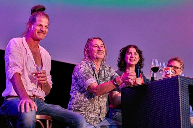 Philipp Feldtkeller, Dieter Thomas Kuhn, Juliane Sauter und Carsten Schuffert bei der Preview des Dokumentarfilms Und es war Sommer - Dieter Thomas Kuhn & Band beim Seh-Fest auf der Gilde Parkbühne. Hannover, 08.08.2026 *** Philipp Feldtkeller, Dieter Thomas Kuhn, Juliane Sauter, and Carsten Schuffert at the preview of the documentary *Und es war Sommer Dieter Thomas Kuhn Band* at the Seh Fest on the Gilde Parkbühne in Hanover, August 8, 2026 Foto:xU.xStammx xFuturexImagex sommer_6826