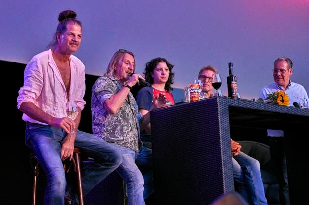 Philipp Feldtkeller, Dieter Thomas Kuhn, Juliane Sauter, Carsten Schuffert und Rene Schweimler bei der Preview des Dokumentarfilms Und es war Sommer - Dieter Thomas Kuhn & Band beim Seh-Fest auf der Gilde Parkbühne. Hannover, 08.08.2026 *** Philipp Feldtkeller, Dieter Thomas Kuhn, Juliane Sauter, Carsten Schuffert, and Rene Schweimler at the preview of the documentary *Und es war Sommer Dieter Thomas Kuhn Band* at the Seh Fest on the Gilde Parkbühne in Hanover, August 8, 2026 Foto:xU.xStammx xFuturexImagex sommer_6831