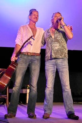 Philipp Feldtkeller Howard F. und Dieter Thomas Kuhn bei der Preview des Dokumentarfilms Und es war Sommer - Dieter Thomas Kuhn & Band beim Seh-Fest auf der Gilde Parkbühne. Hannover, 08.08.2026 *** Philipp Feldtkeller, Howard F, and Dieter Thomas Kuhn at the preview of the documentary *Und es war Sommer* (And It Was Summer) by the Dieter Thomas Kuhn Band at the Seh Fest on the Gilde Parkbühne in Hanover, August 8, 2026 Foto:xU.xStammx xFuturexImagex sommer_6837