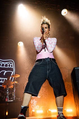 Mit voller Energie, rauer Stimme und jeder Menge Attitüde rockte Ina Bredehorn alias Deine Cousine am 08.08.2026 das Taubertal-Festival in Rothenburg ob der Tauber. *** With boundless energy, a raspy voice, and plenty of attitude, Ina Bredehorn—aka Deine Cousine—rocked the Taubertal Festival in Rothenburg ob der Tauber on August 8, 2026