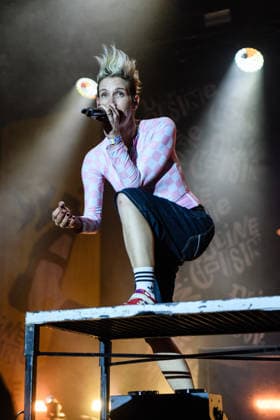 Mit voller Energie, rauer Stimme und jeder Menge Attitüde rockte Ina Bredehorn alias Deine Cousine am 08.08.2026 das Taubertal-Festival in Rothenburg ob der Tauber. *** With boundless energy, a raspy voice, and plenty of attitude, Ina Bredehorn—aka Deine Cousine—rocked the Taubertal Festival in Rothenburg ob der Tauber on August 8, 2026