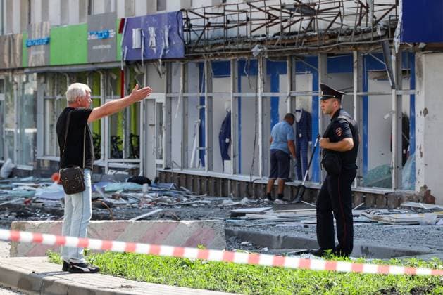 Russia Ukraine Drone Attack 9219356 09.08.2026 A police officer stands guard near a building damaged after a drone attack in the course of Russia s military operation in Ukraine, in Belgorod, Russia. About 30 apartment buildings, three social and six commercial facilities, and dozens of cars were damaged in an overnight attack by the Ukrainian armed forces. Acting Belgorod Region Governor Alexander Shuvayev said that the city had come under a massive Ukrainian attack, which killed three people and injured 13 others, including two children. The death toll later rose to five. Taisia Liskovets Sputnik Belgorod Russia  Copyright: xTaisiaxLiskovetsx
