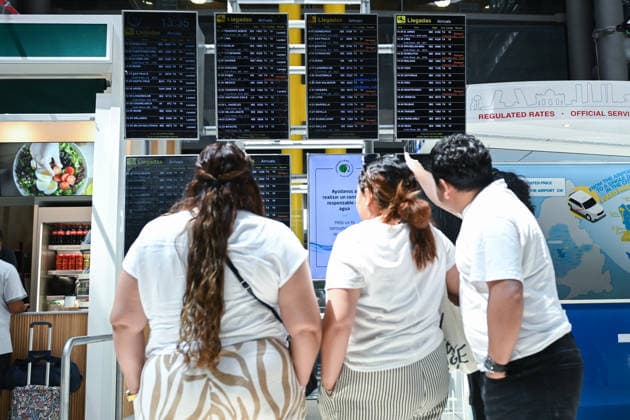 The BOE publishes the order establishing border controls for travelers arriving from Italy. Several travelers check the flight information displays in Terminal 4 on August 9, 2026, in Madrid, Spain. The Official State Gazette (BOE) published on Sunday the order from the Ministry of the Interior agreeing to temporarily reinstate internal border controls at ports and airports for travelers arriving from Italy in response to migratory pressure along the central Mediterranean route. These borderbegan to be implemented last Saturday at Spanish airports and ports; they are random in nature and will remain in effect for a period of thirty calendar days, from 12:00 a.m. on August 8, 2026, until 12:00 a.m. on September 7, 2026. AUGUST 9, 2026 MIGRA  Copyright: xGustavoxValientex 7707245